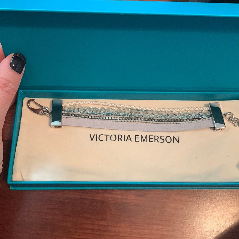 NWT NEW Victoria Emerson bracelet